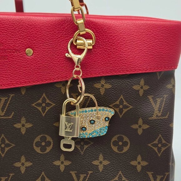 Authentic Louis Vuitton Lock & Key with unbranded Rhinestone Bag Keycharm - Picture 1 of 9